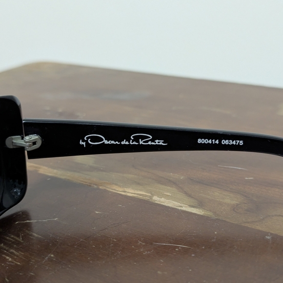 Oscar de la Renta black plastic oval sunglasses - Picture 5 of 10